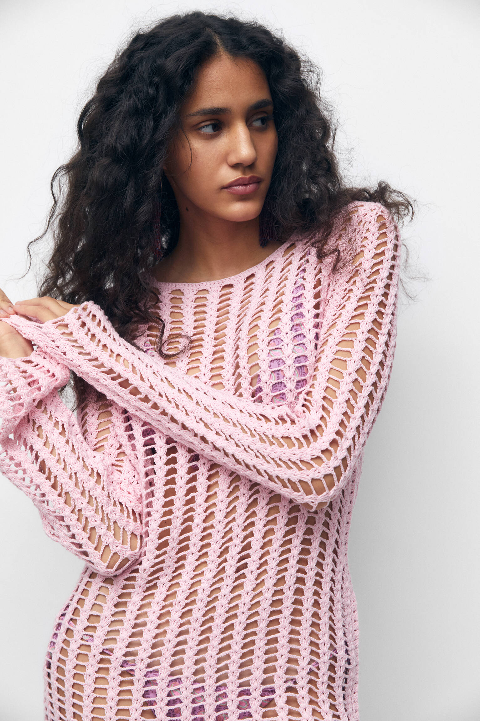 VESTIDO DE CROCHÊ COM MANGAS SINO - ROSA CLARO