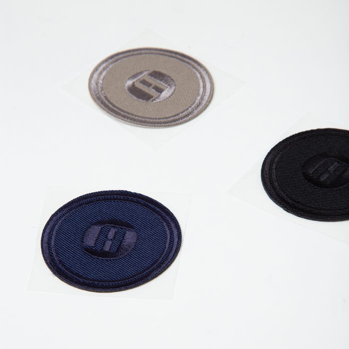 Atelier Veritas-Set van ronde patches met logo
