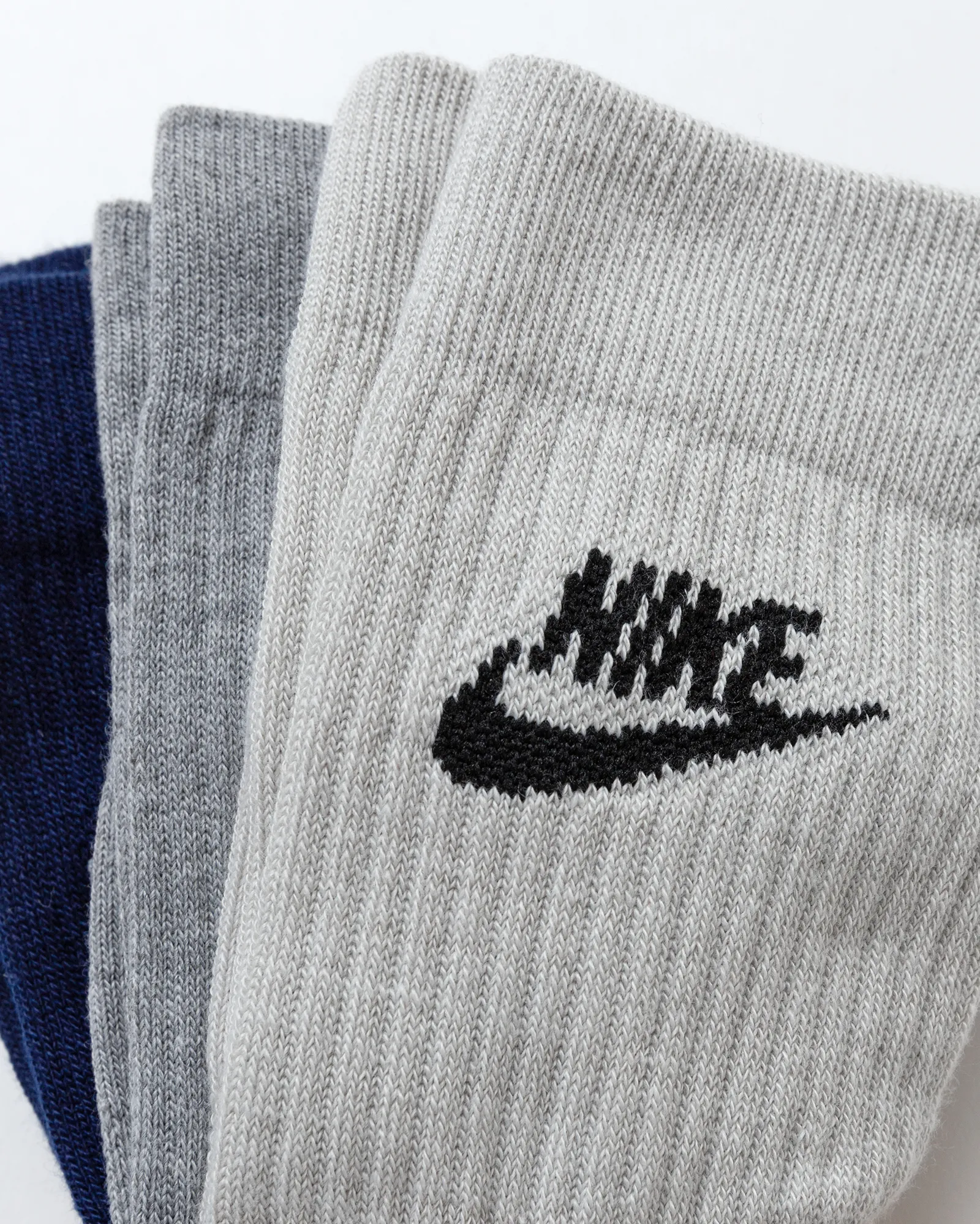 Nike EVERYDAY ESSENTIAL CREW SOCKS
