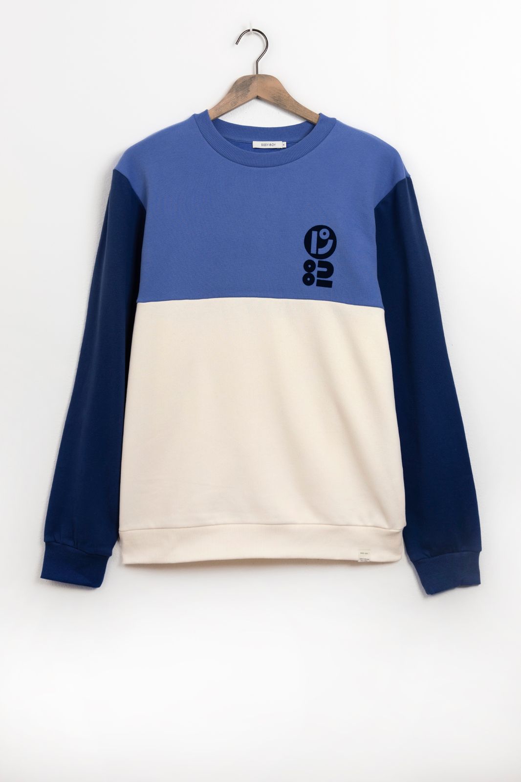 Blauwe colourblock sweater met artwork