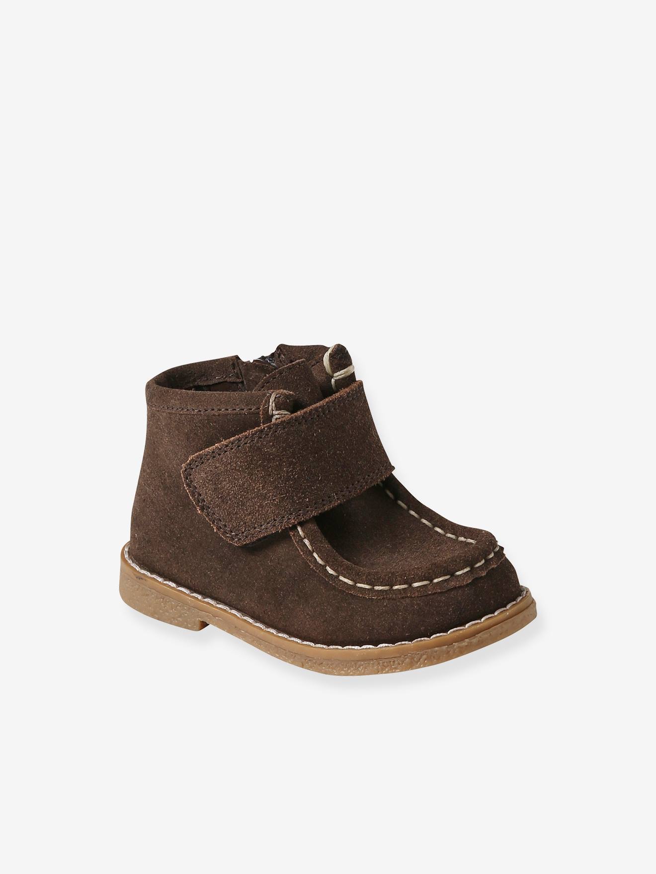 Sapatinhos de bebê em couro marrom com fecho de velcro