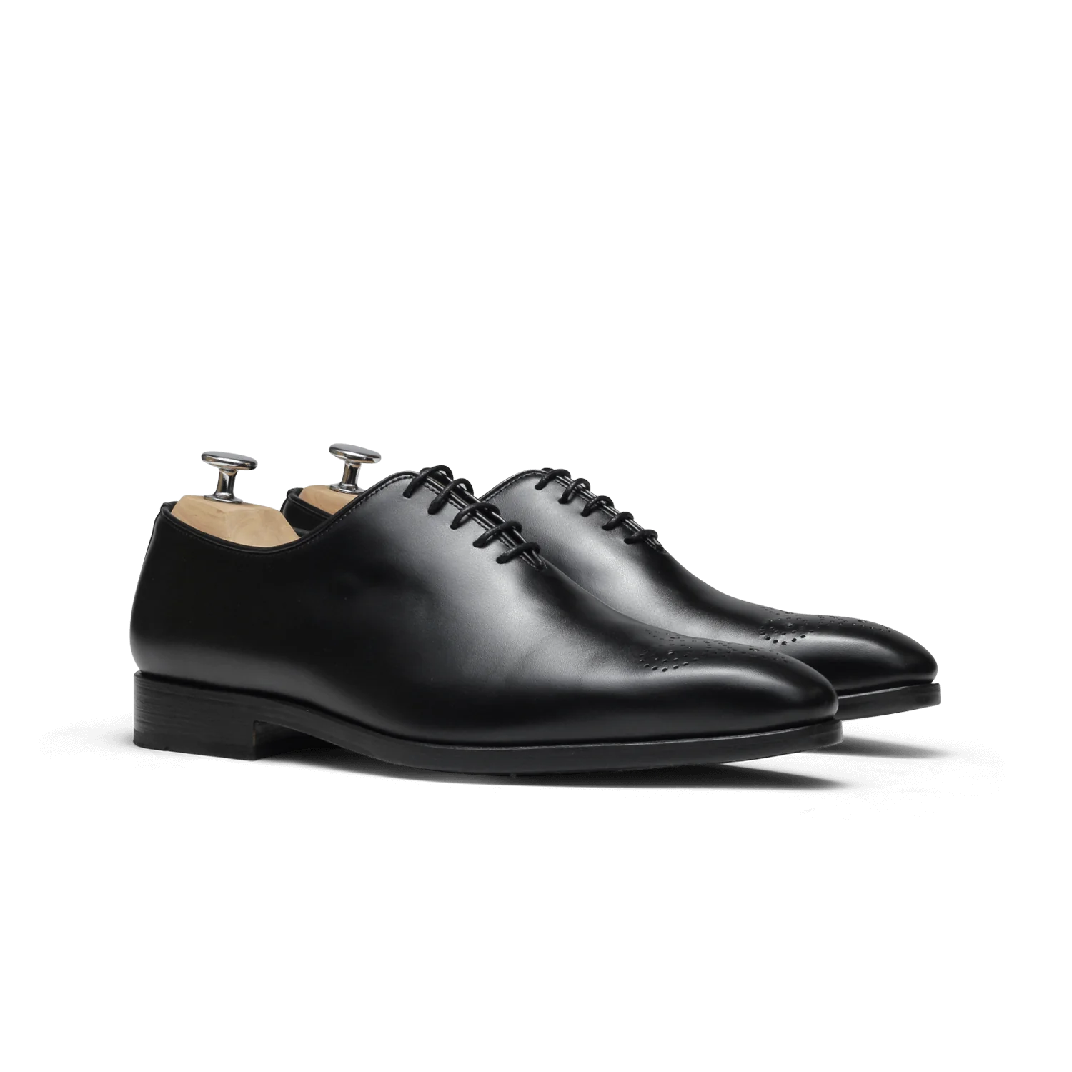 Ritcher-Richelieu à bout droit fleuri en cuir noir