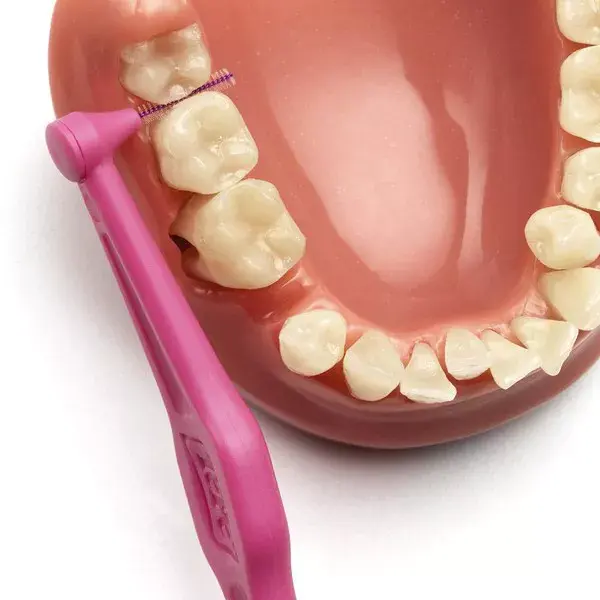 Escova interdental angular TePe Eco-Responsible ISO 0/0,4 mm, pacote com 6 unidades.