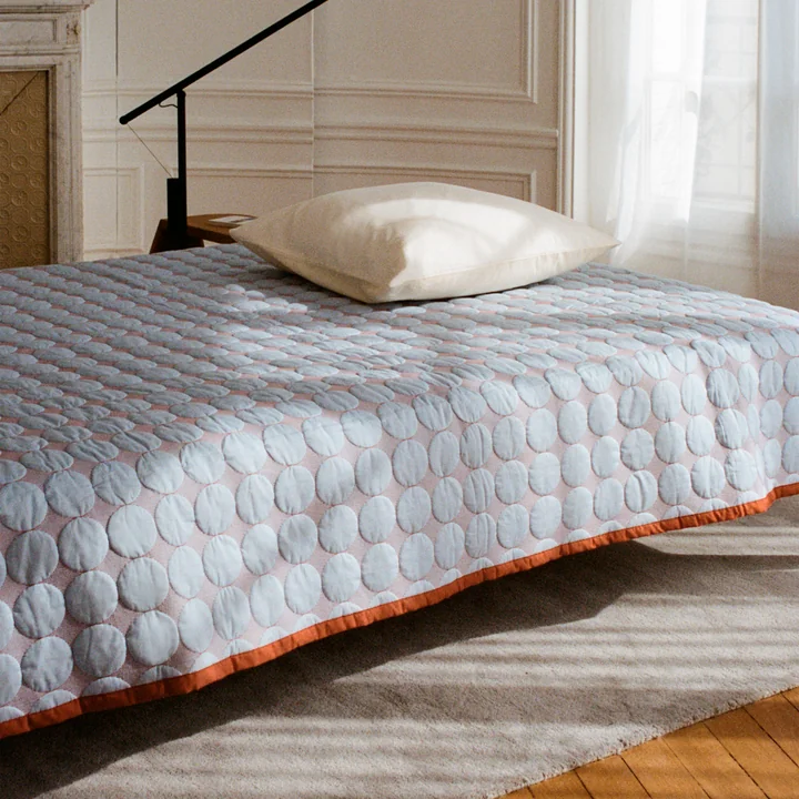HAY - Mega Dot Tagesdecke, 235 x 245 cm, hellblau