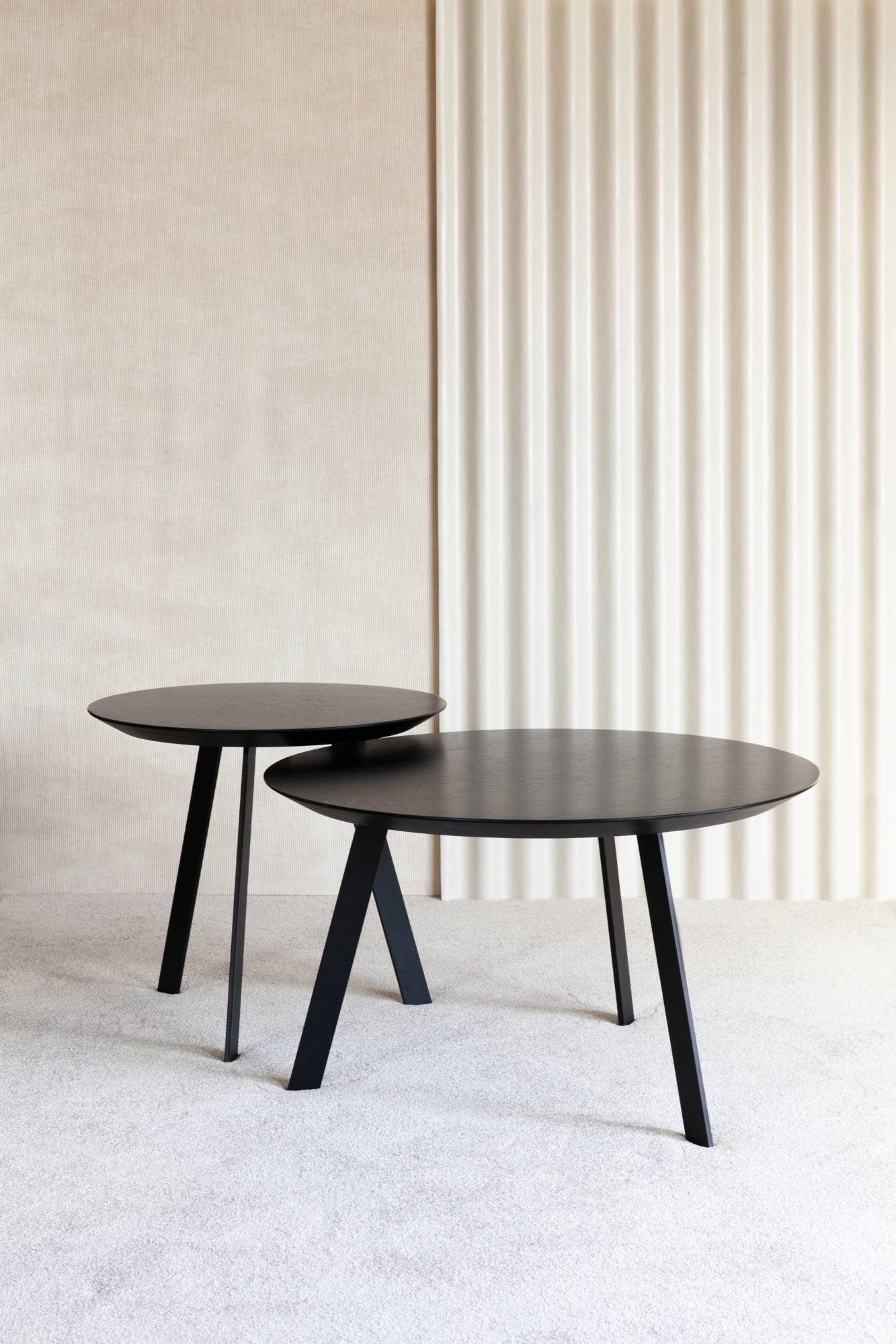 Salontafel New Co Ø40 zwart onderstel, zwarte lak