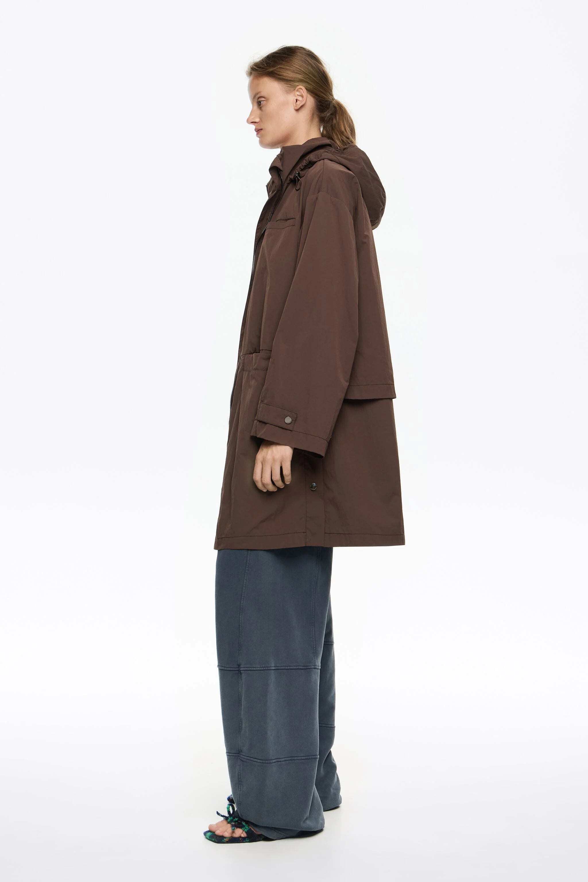 Trench coat marrom escuro em formato A