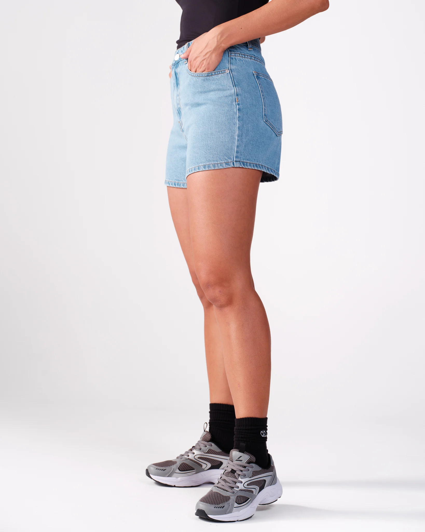 Weightless Line Denim Shorts Light Blue