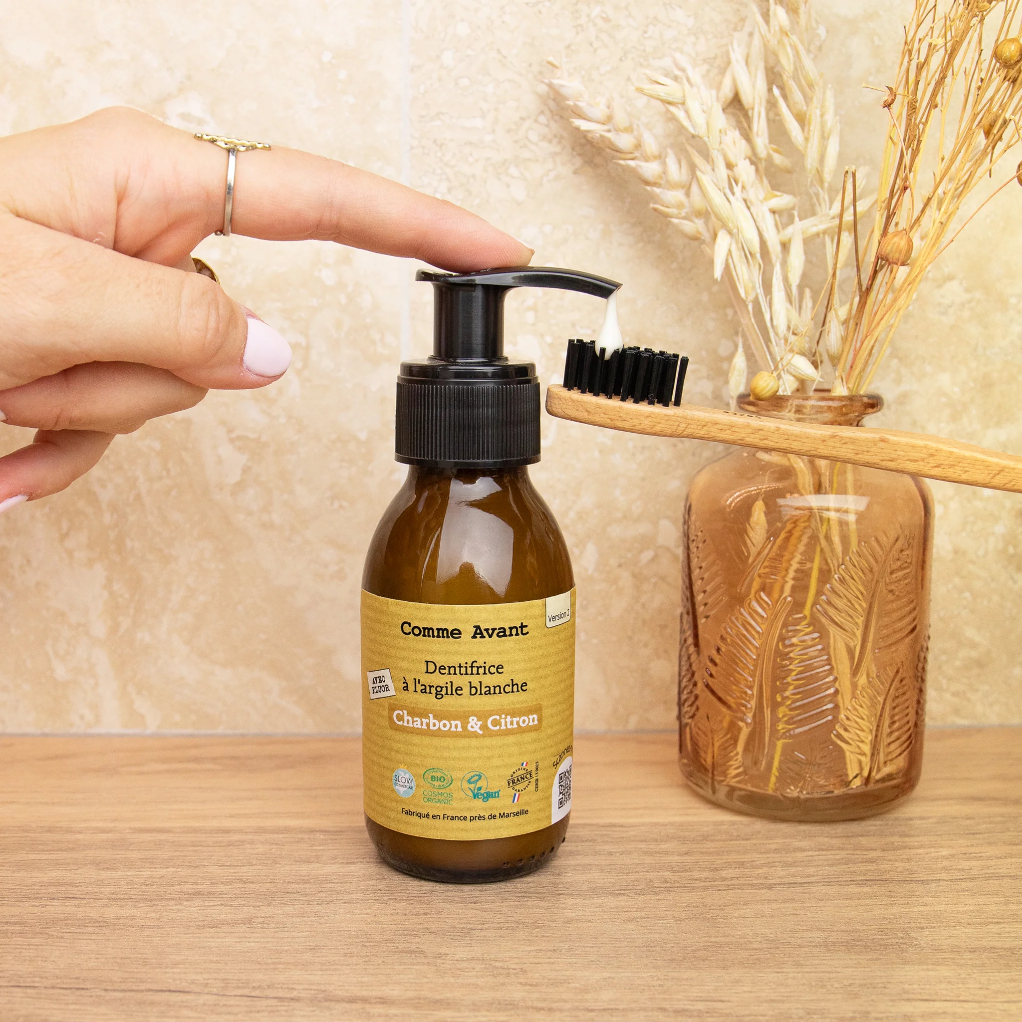 Dentifrice en pâte au charbon végétal et citron - Version 2 - 1 dentifrice - 90ml / 1 brosse à dents en bois