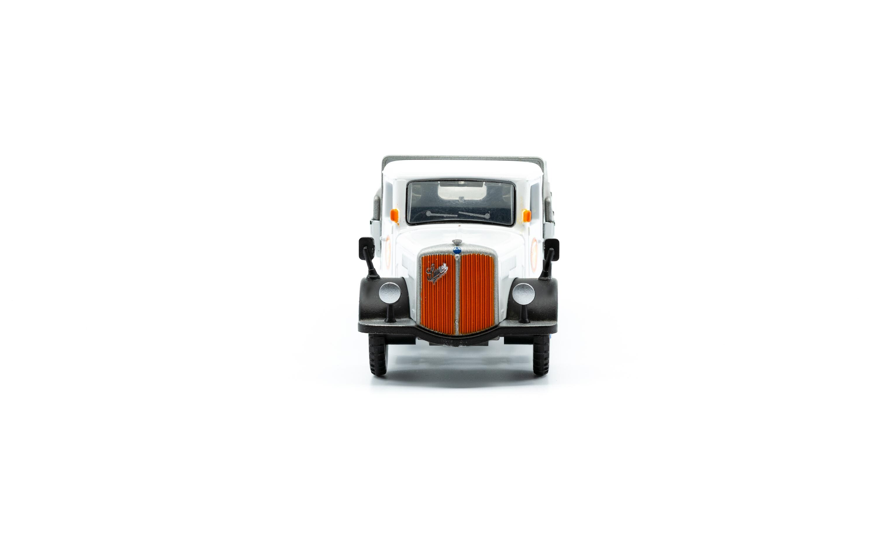 LKW Saurer S4C Pritsche Brauerei Farnsburger 1963 1:87H0 Lastwagen Sammlermodell