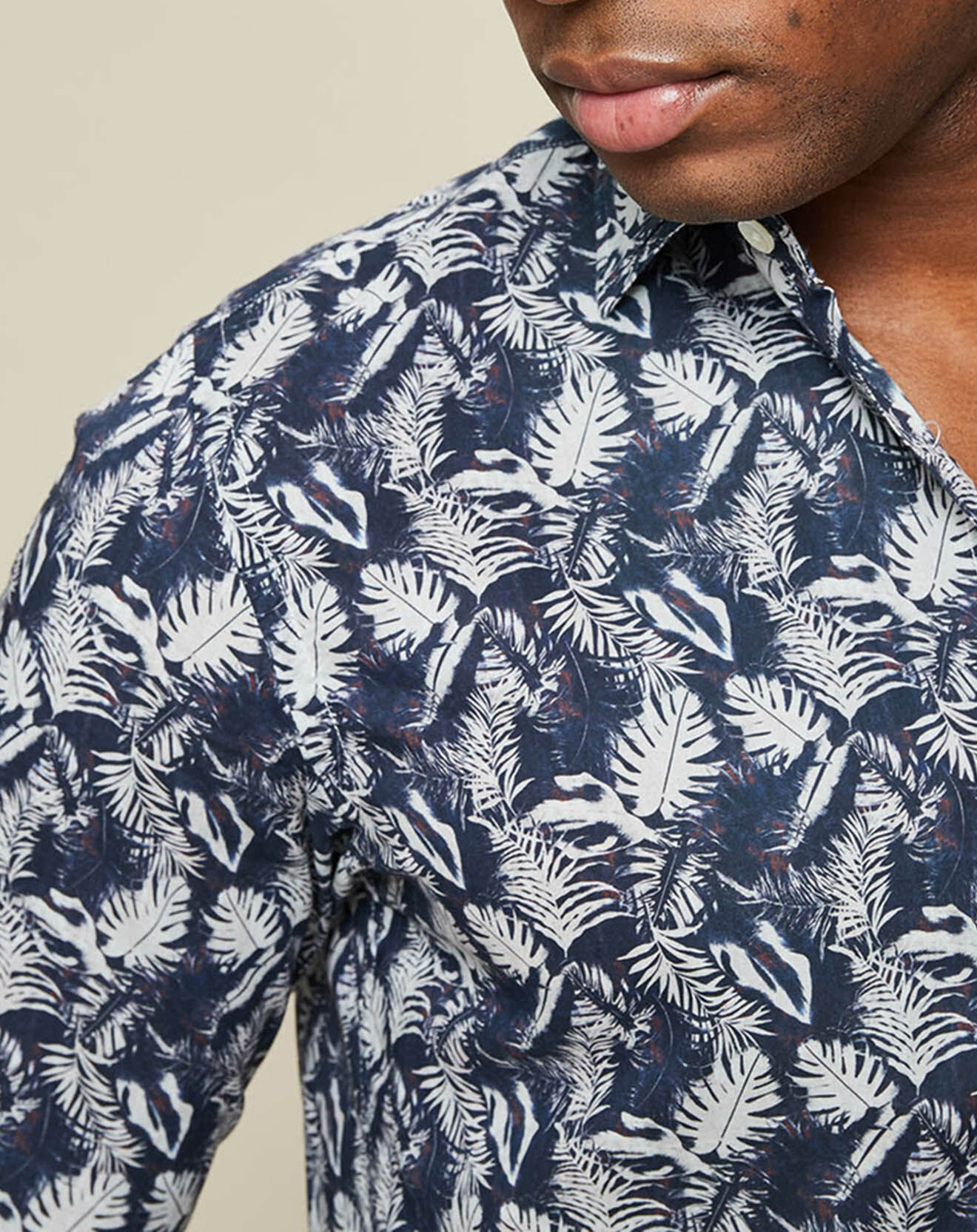 Hartford Chemise Slim Sammy imprimée palmiers bleu marine