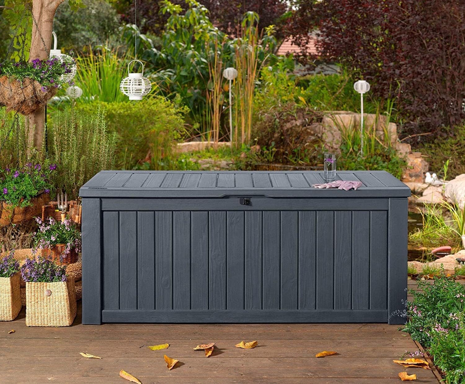 Koll Living Auflagenbox/Kissenbox 570 Liter l 100% Wasserdicht l mit Belüftung dadurch kein übler Geruch/Schimmel l Moderne Holzoptik l Deckel belastbar bis 250 KG (2 Personen) (Anthrazit)