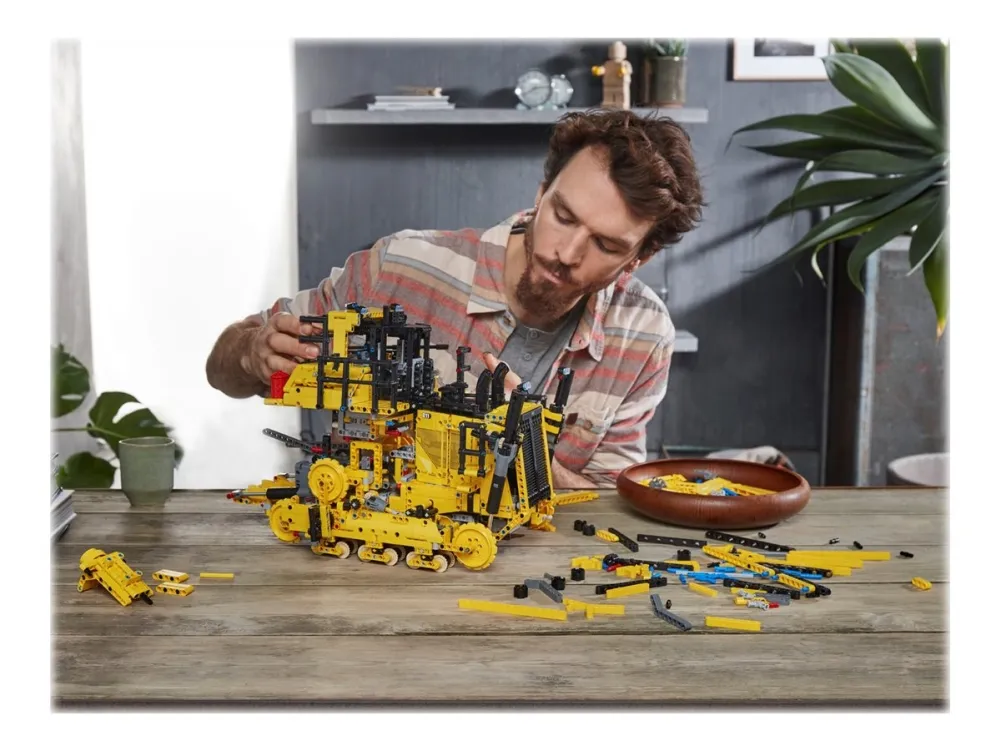LEGO Technic 42131 Cat D11T-bulldozer