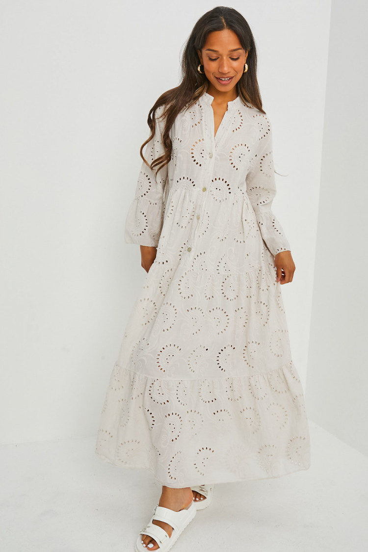 Robe beige évasée à détails crochets