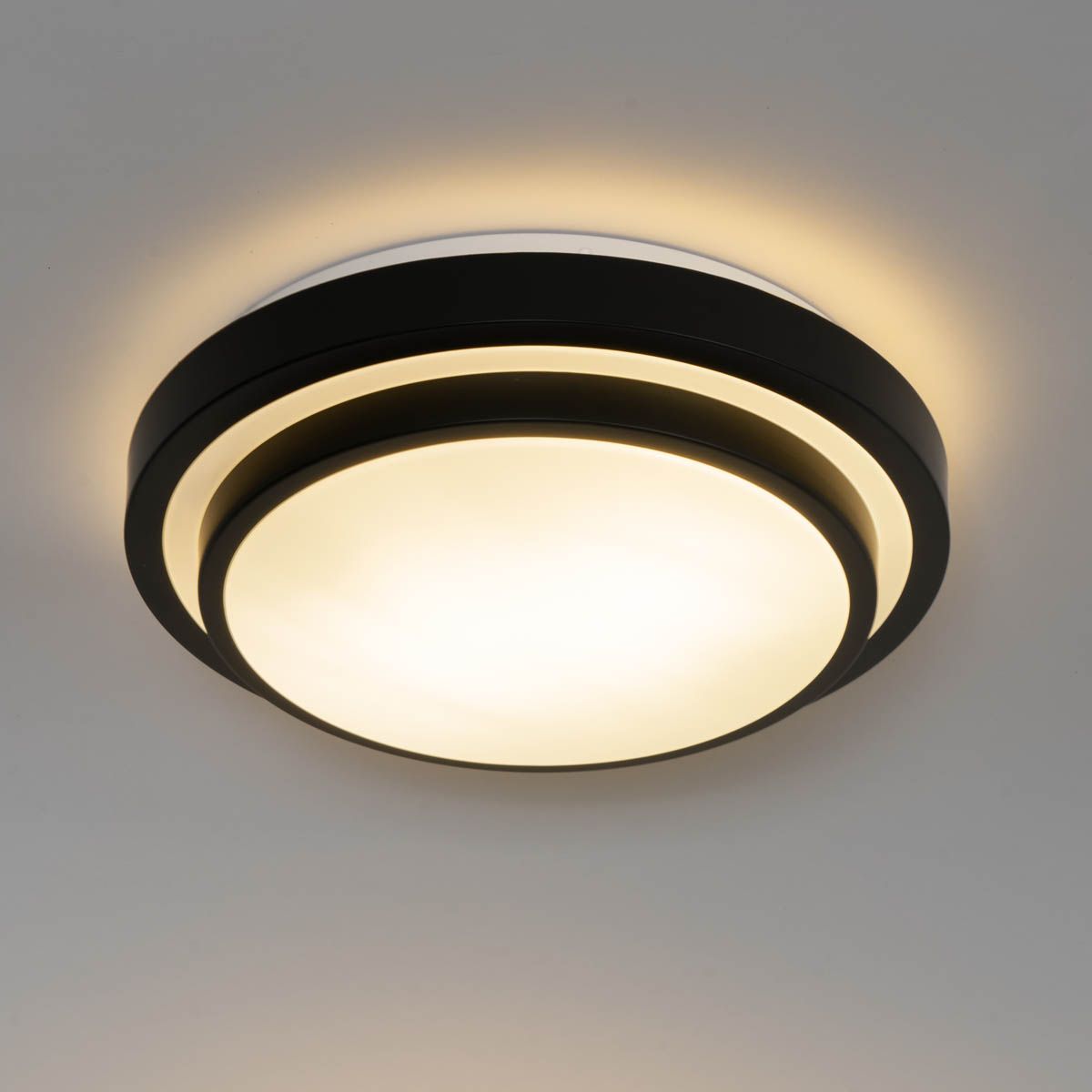 Moderne plafondlamp zwart met wit 35 cm IP44 - Walden