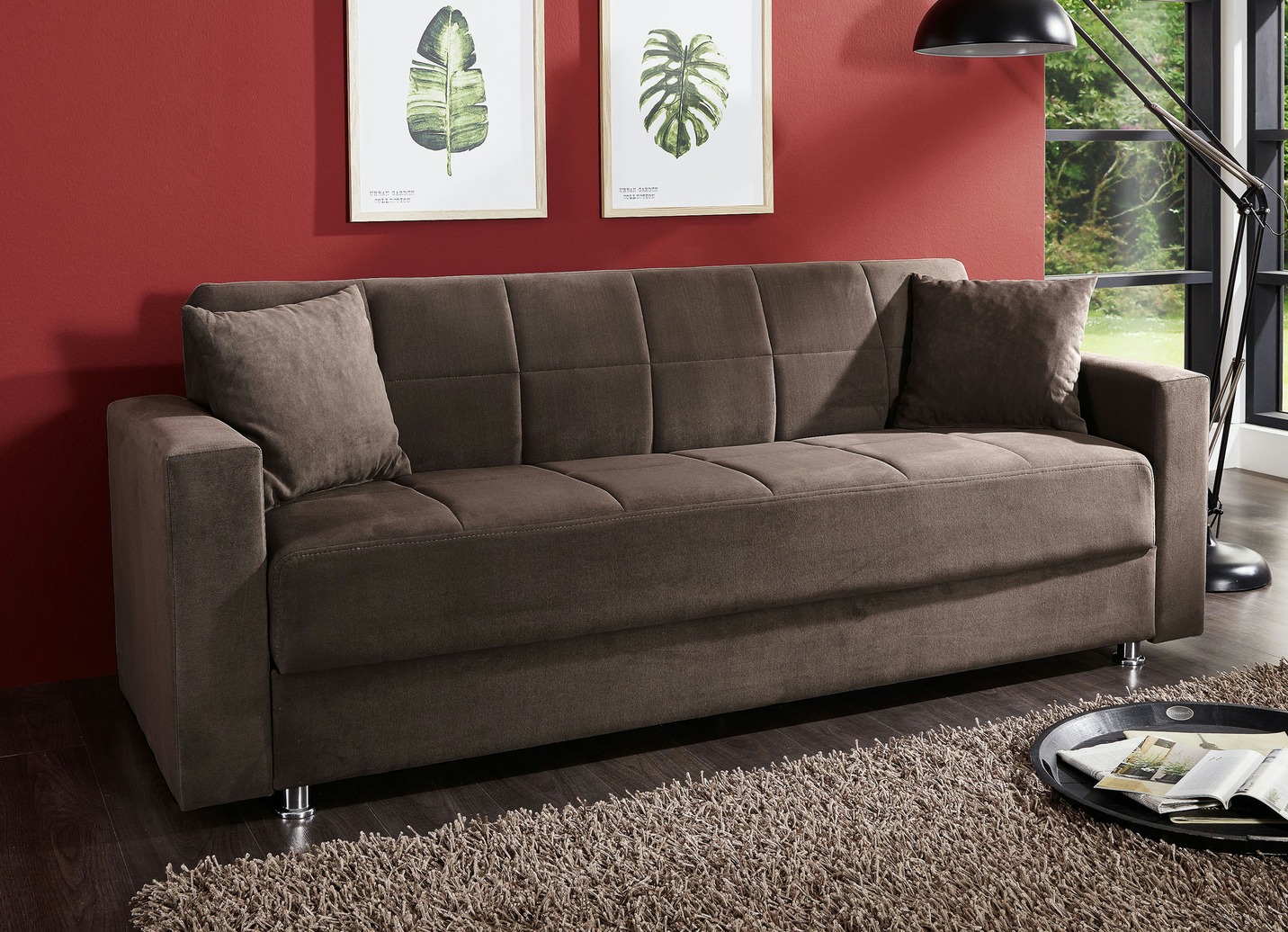Klick-Klack-Sofa mit Dekokissen
