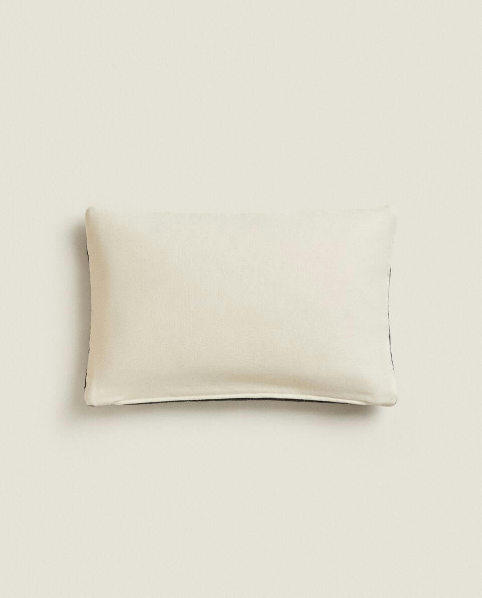 CAPA DE ALMOFADA COM ESTAMPA FLORAL