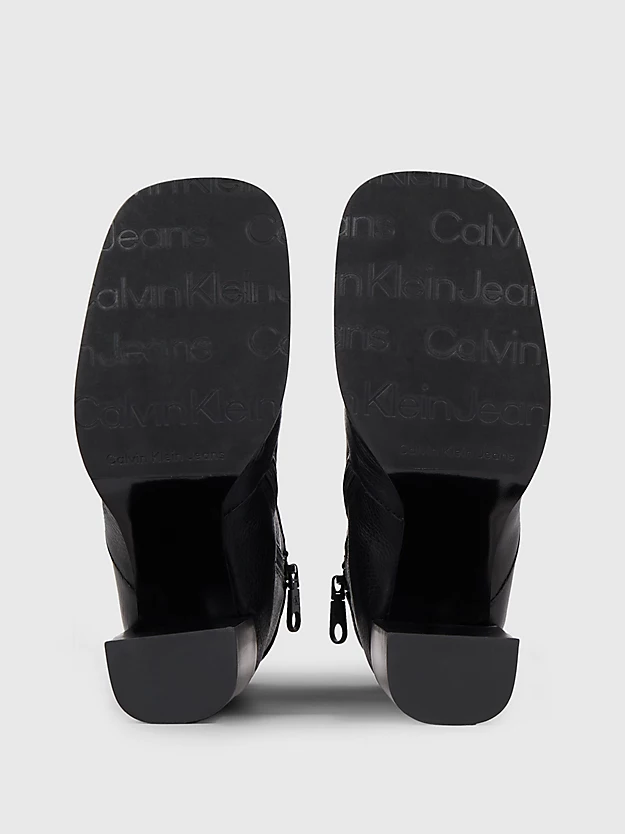 Botas de couro com salto alto