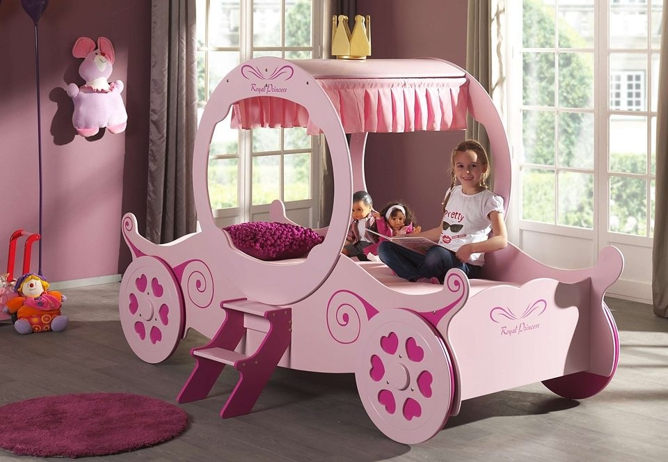 Vipack Kinderbett »Kutsche, mit vielen Applikationen, kleine Leiter, stabil gebaut« B/H/T ca. 240x168x110/165cm, MDF lackiert rosa, Räder in Herz-Optik,  feststehende Räder, bietet viel Spiel-Spass