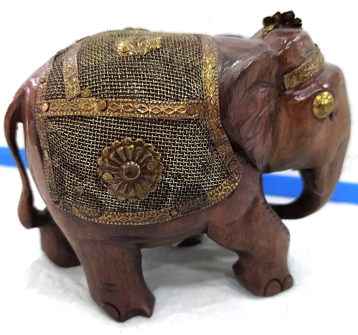 Elefant aus Holz mit Metall-Satteldecke, H 8 cm von fischer's lagerhaus