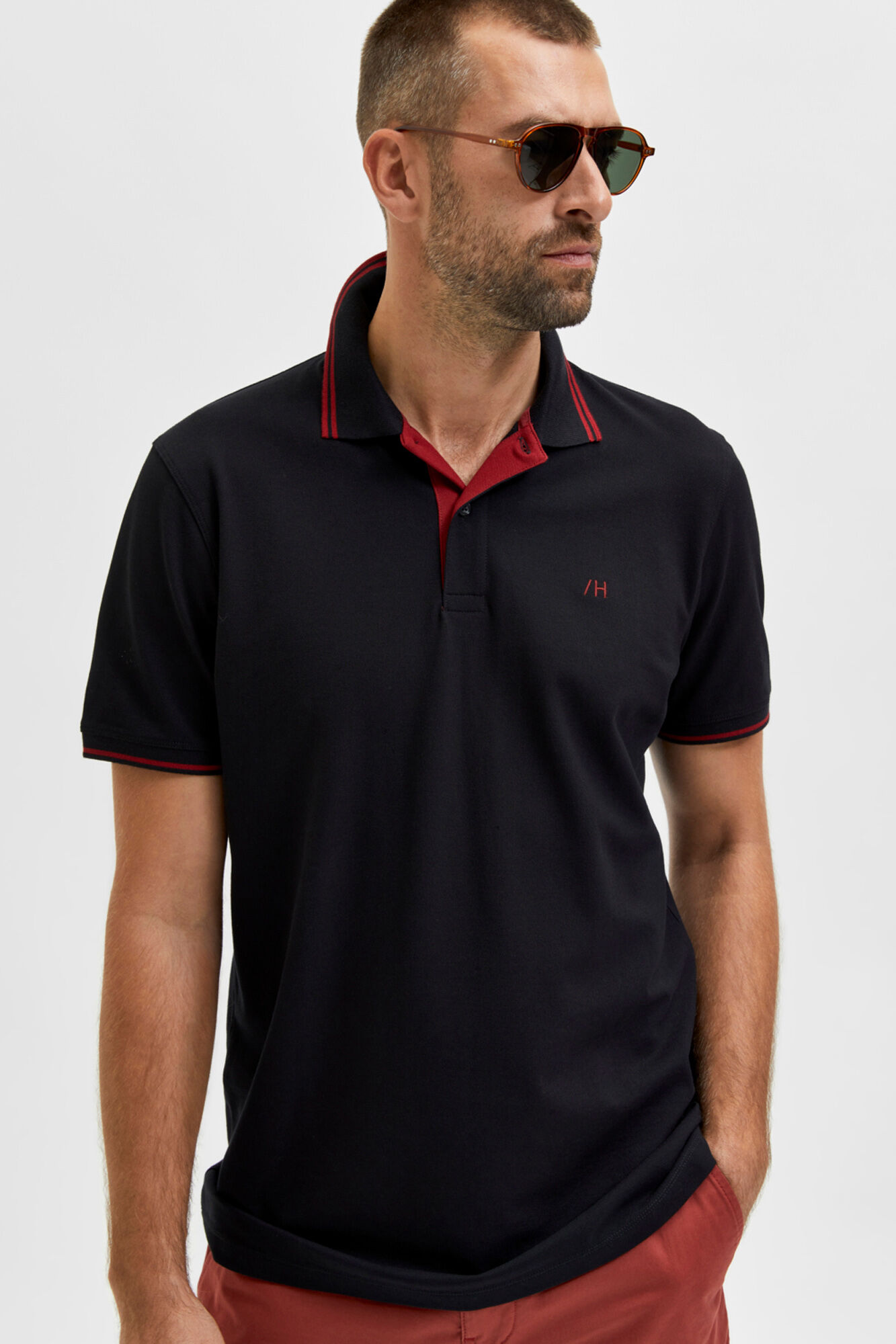 Camisa polo de manga curta com detalhe listrado - Preta