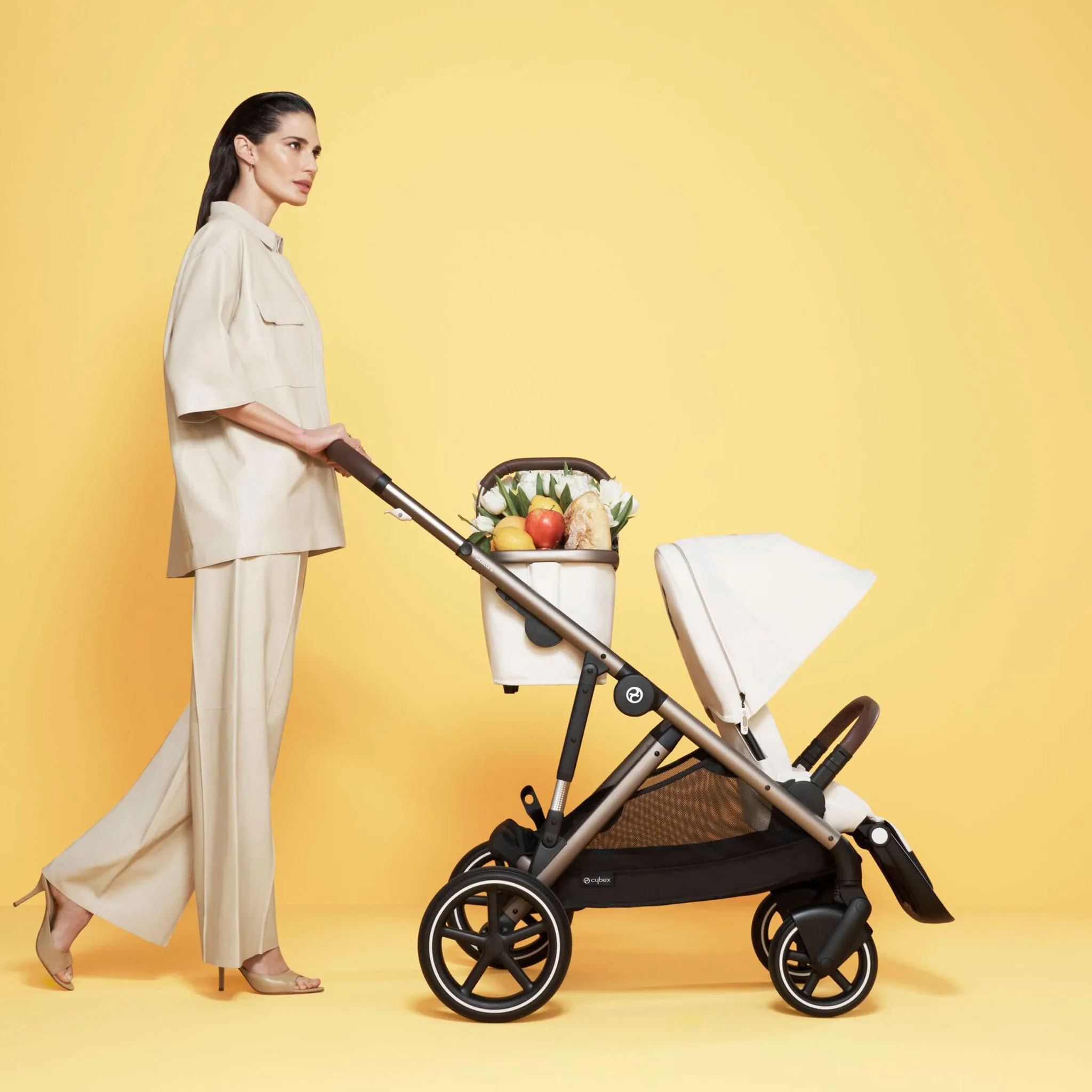 Cybex Poussette Gazelle S 2 – Châssis couleur argent avec siège Noir Moon