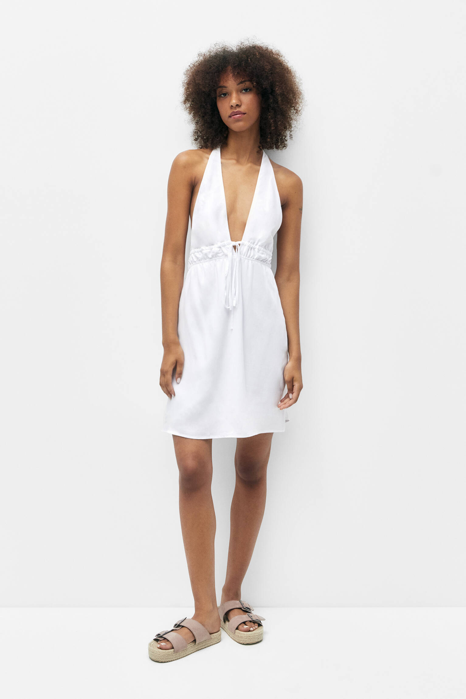 VESTIDO LISTRADO COM DECOTE HALTER - BRANCO