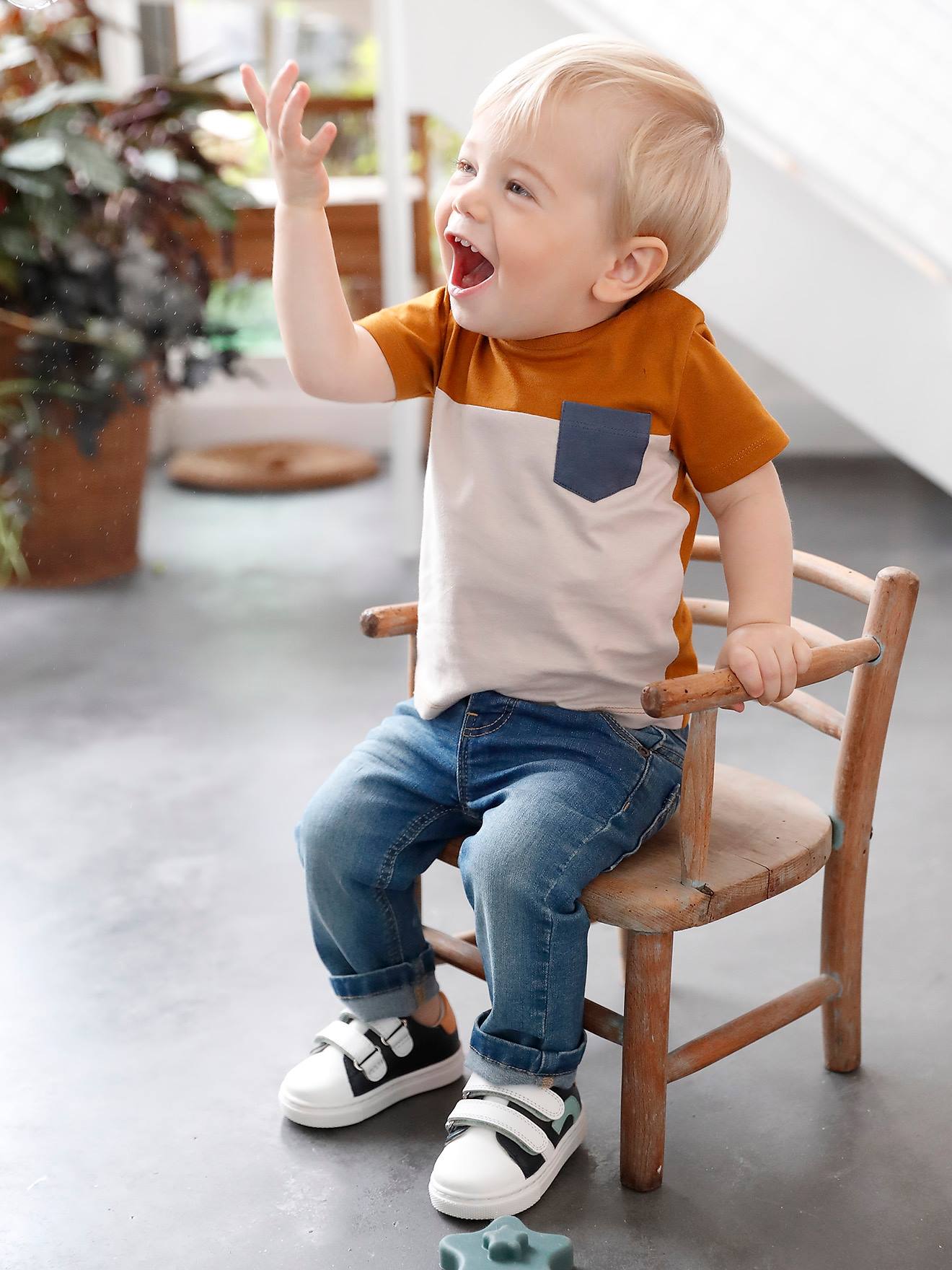 Camiseta de manga curta em tons pastel para bebê
