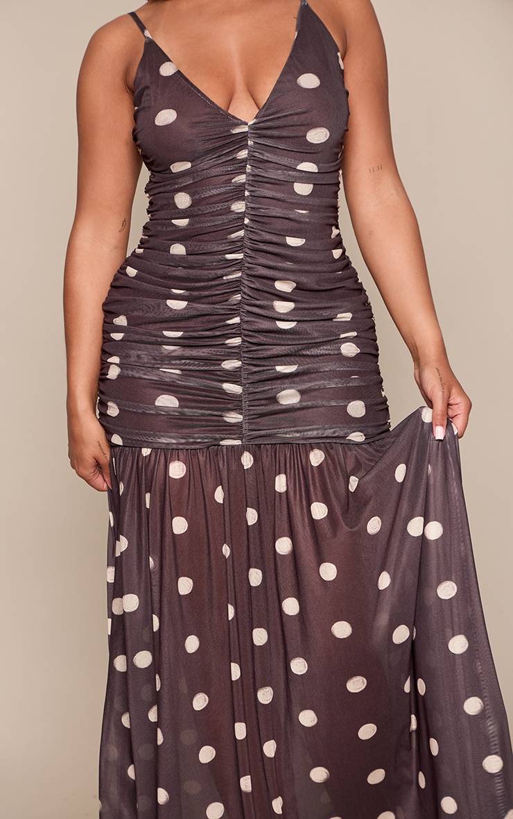 Marron Robe Maxi Ajustée À Pois Avec Fronces Devant Et Ourlet Asymétrique