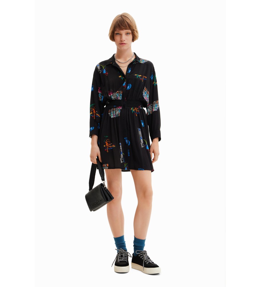 Vestido curto estilo camisa da Desigual com ilustrações pretas.