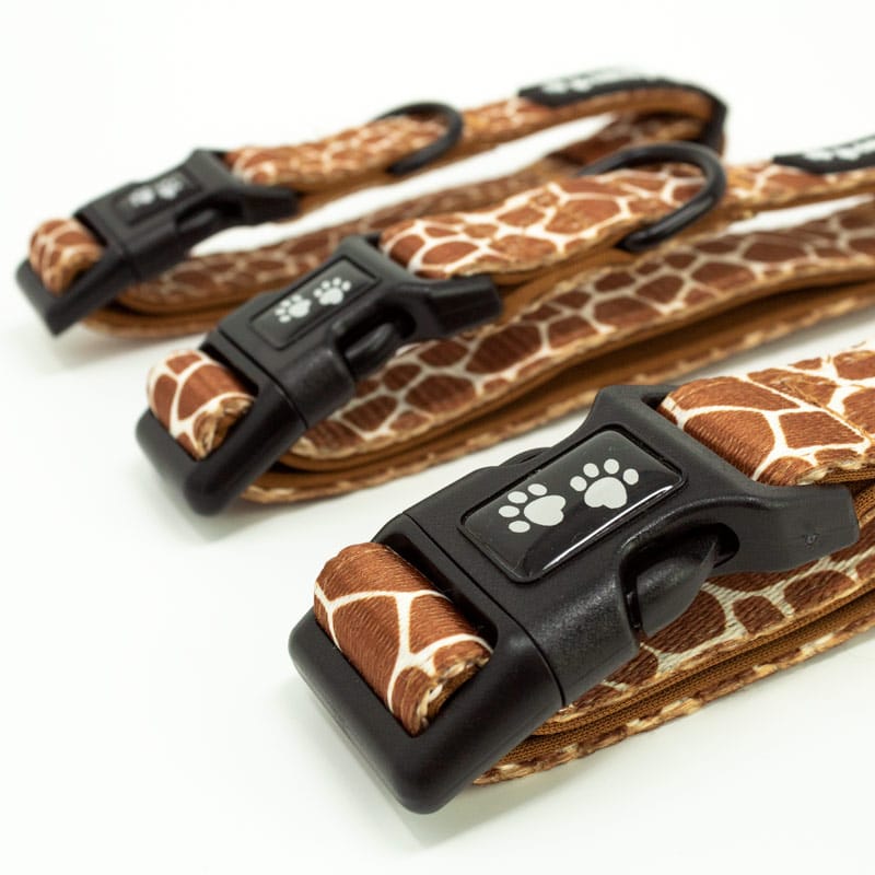 Coleira ajustável candyPet em nylon com fecho de clique e interior acolchoado em neoprene - Girafa