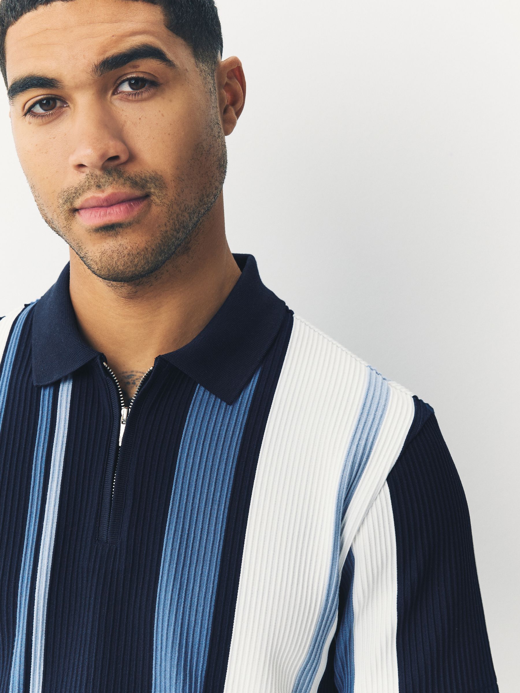 Marineblauw - Verticaal gestreepte polo met korte rits