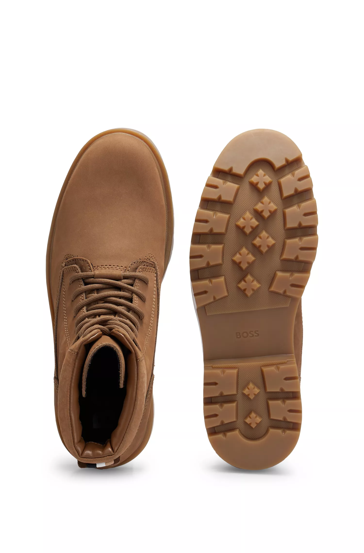 Botas de cano curto BOSS em camurça preta com colarinho monogramado em tom sobre tom.