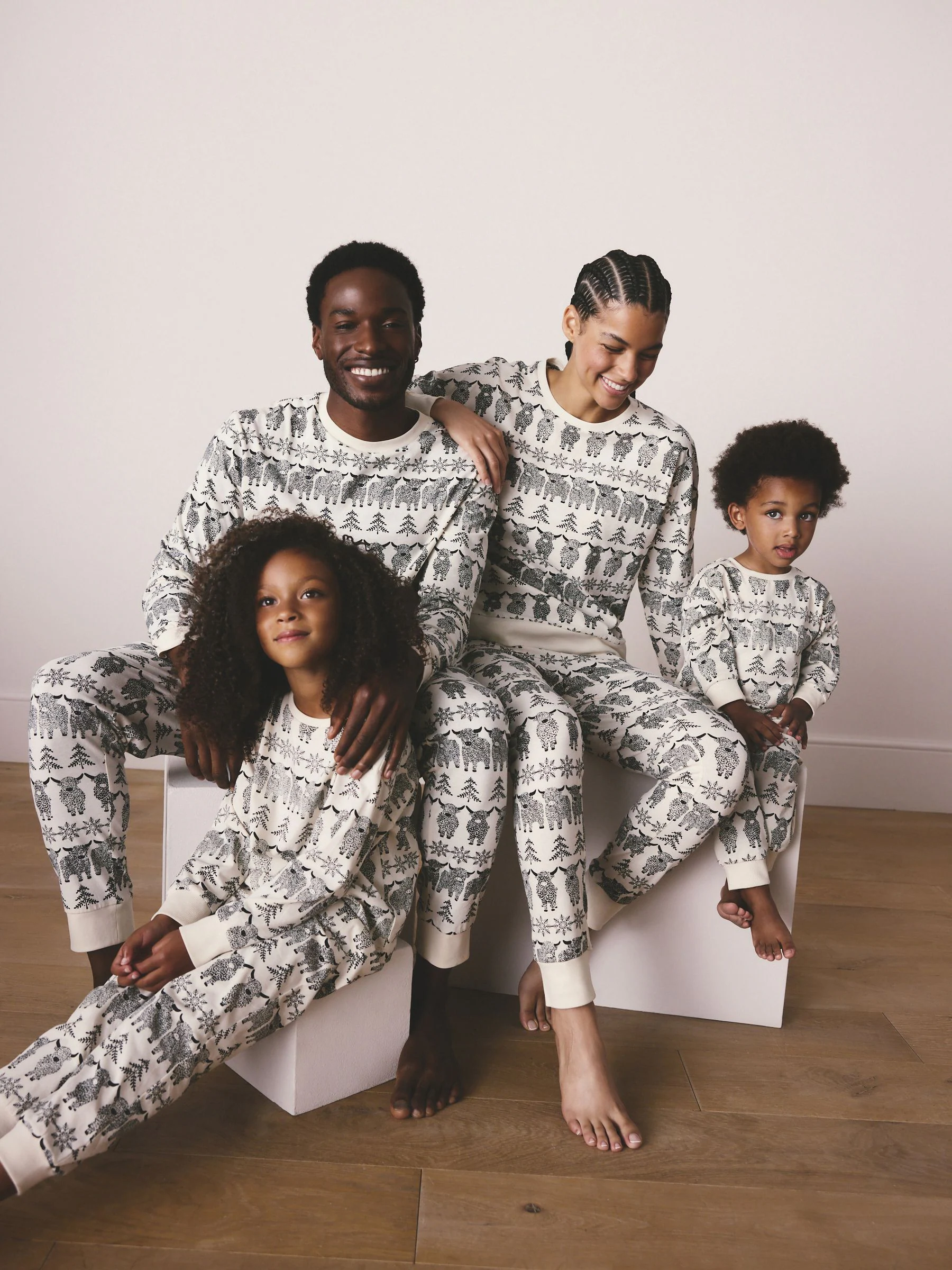 Ecru wit - Bijpassende familie Kerstmis Fairisle-patroon Hamish the Highland Cow Pyjama's