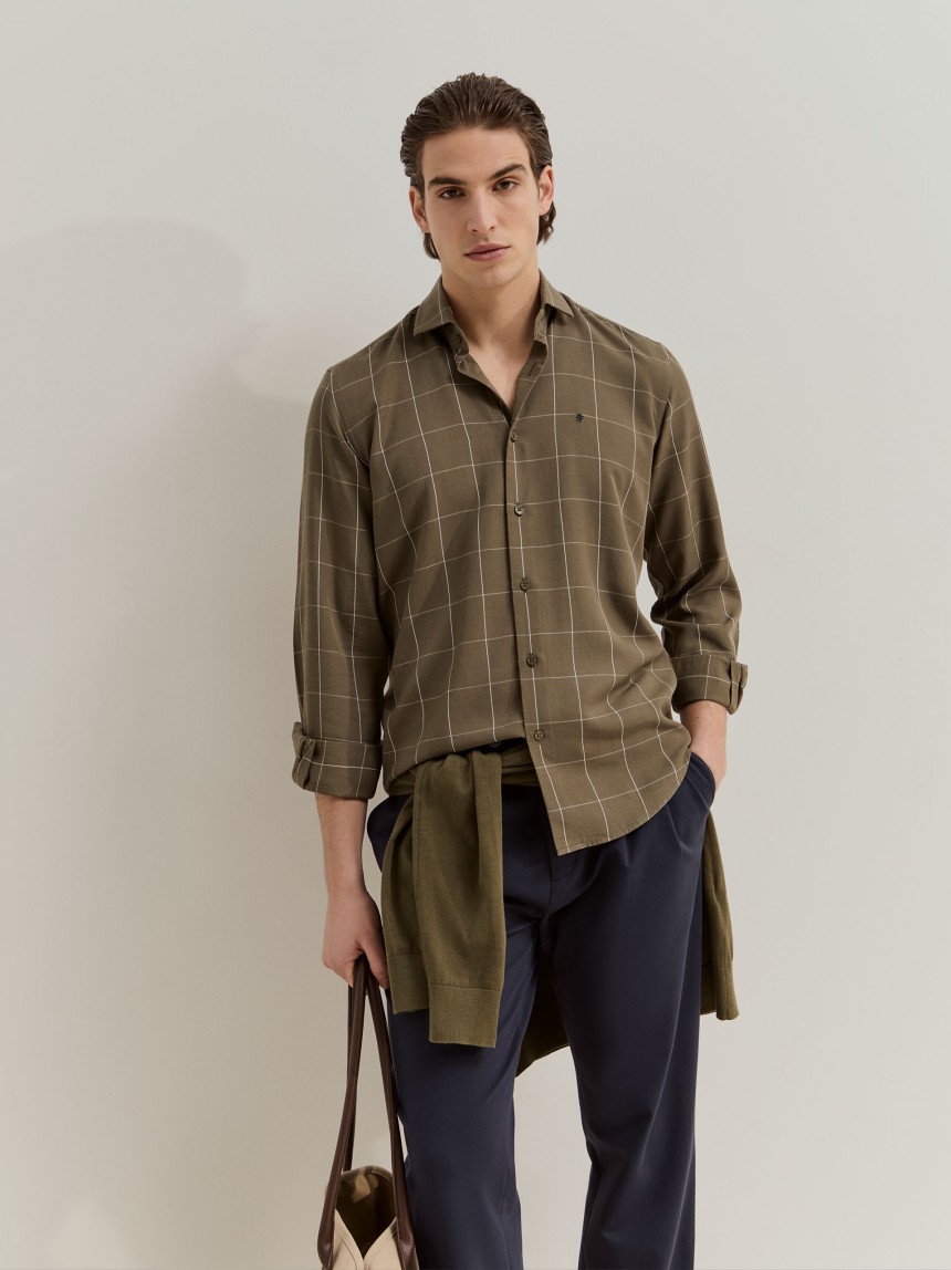 Camisa regular fit em liocel e linho