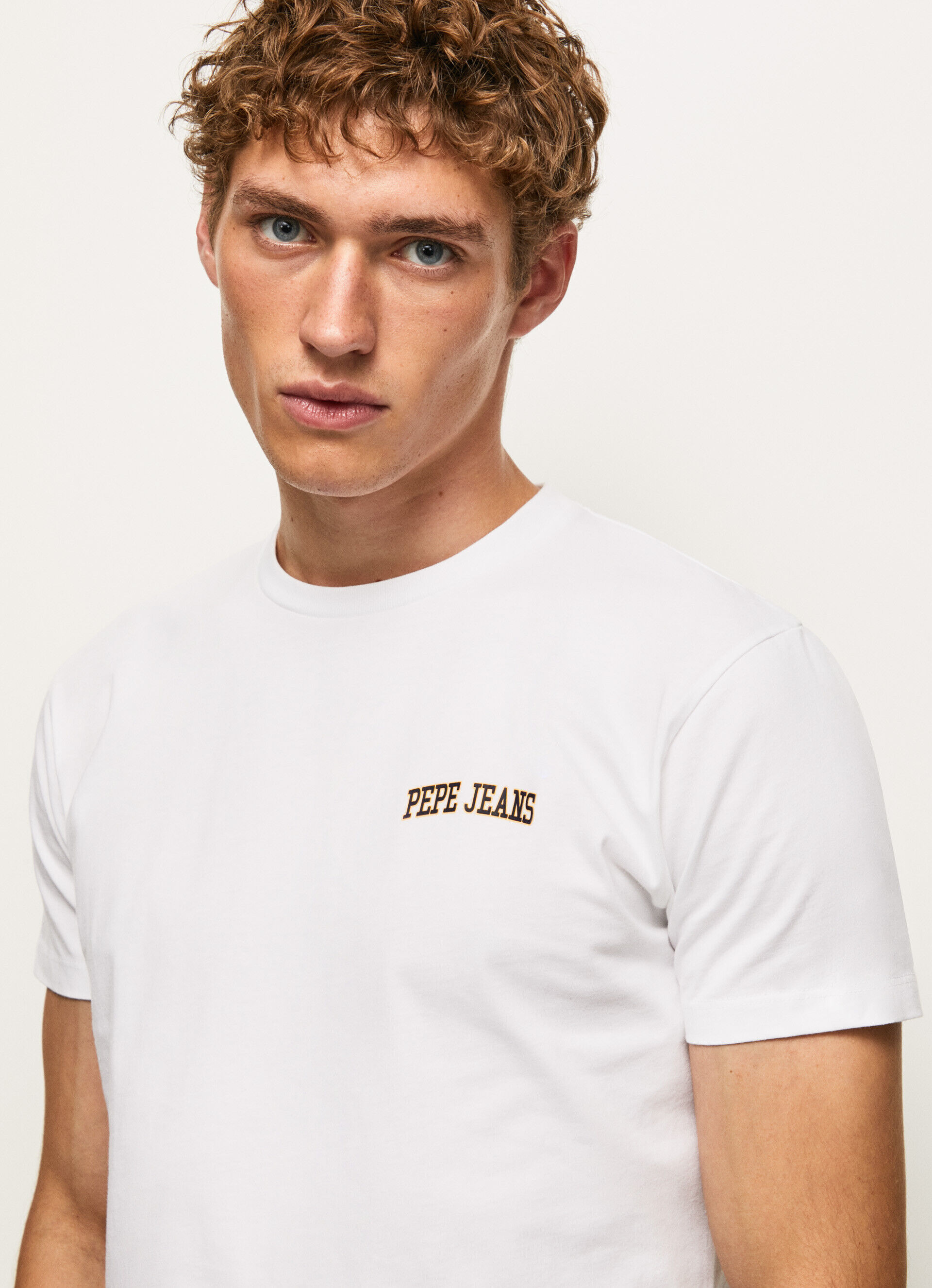 CAMISETA COM LOGOTIPO ESTAMPADO - branca