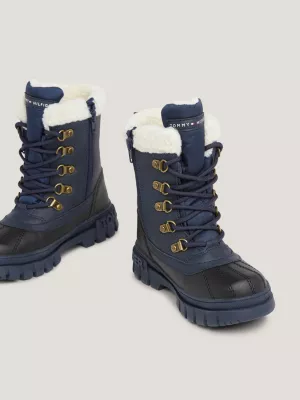 Botas impermeáveis com travas e cadarço