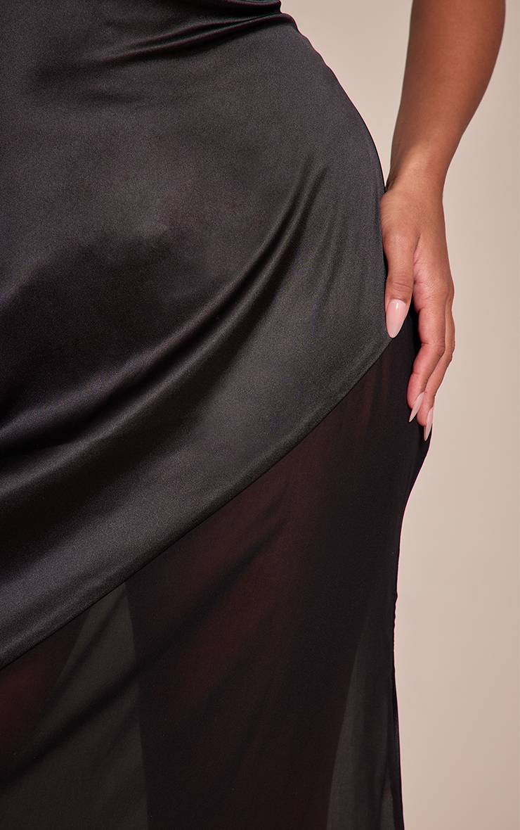 Noir Robe Maxi Shape En Satin À Col Bénitier Et Ourlet Asymétrique En Mousseline