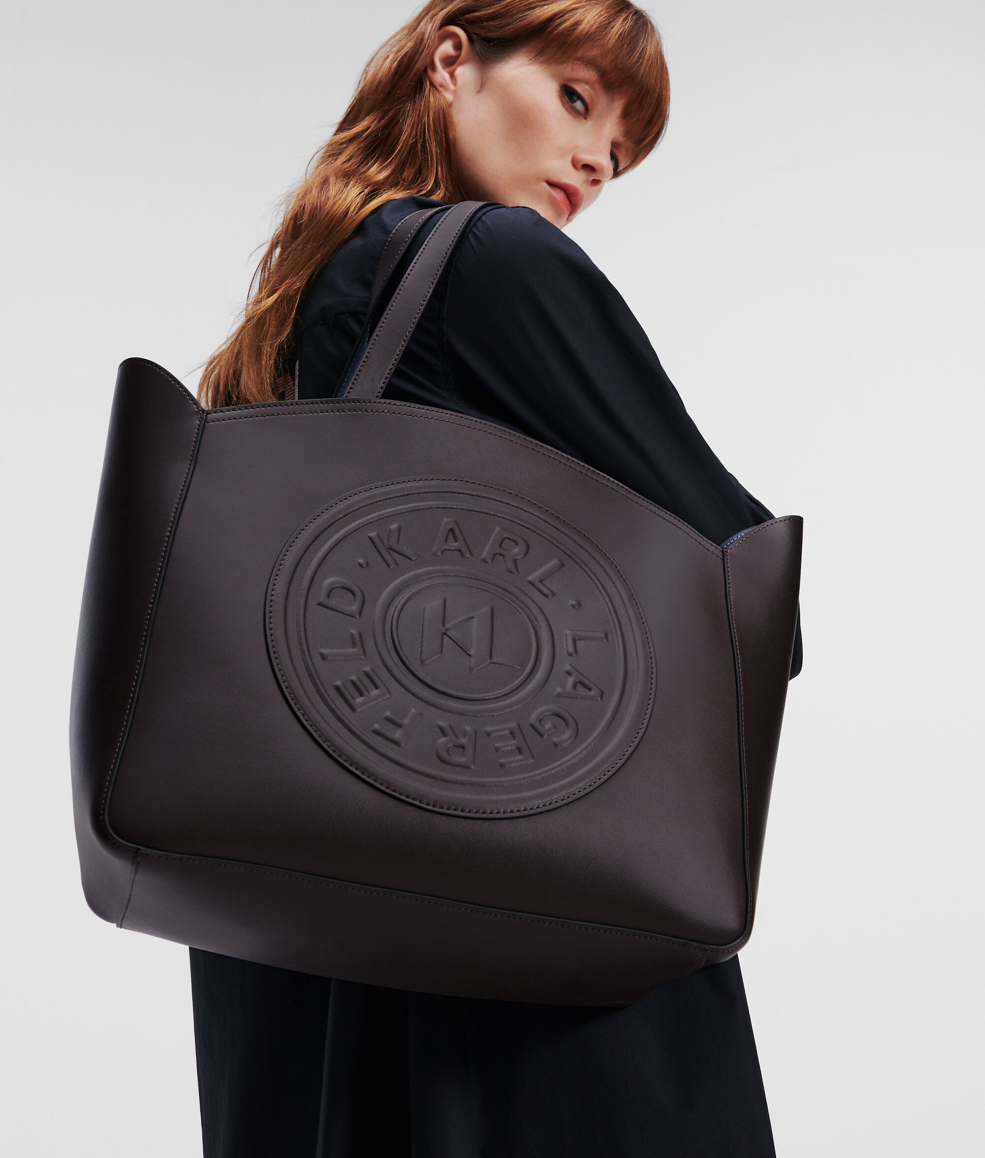 GRAND CABAS AVEC LOGO EN RELIEF K/CIRCLE
