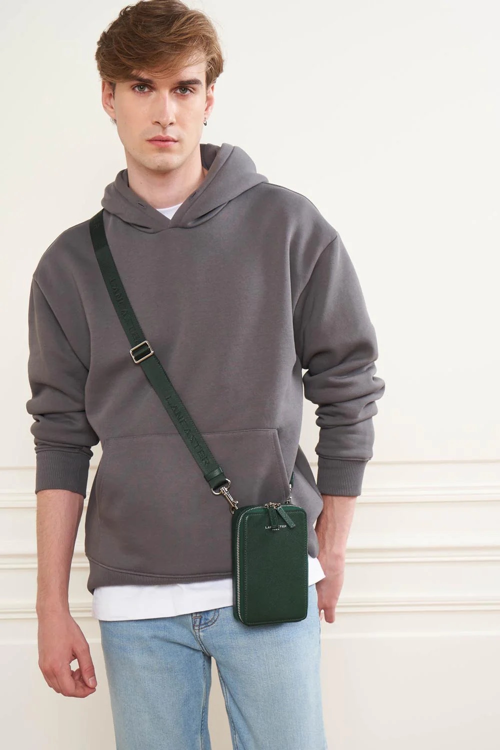 Delphino Lucas-Pochette smartphone