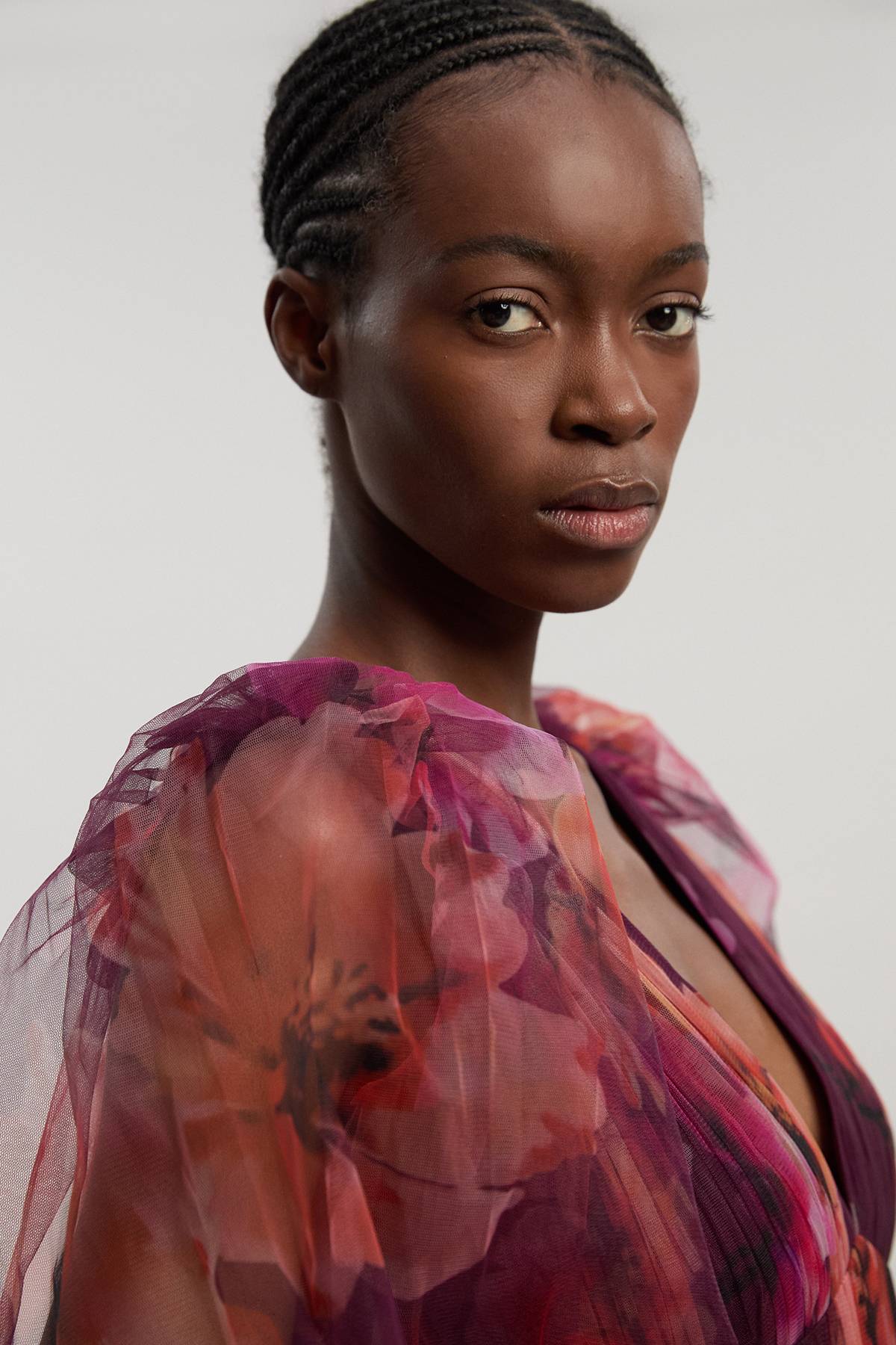 KarenMillen Robe Longue Tissée À Décolleté Plongeant Avec Manches Ballon En Tulle Fleuri
