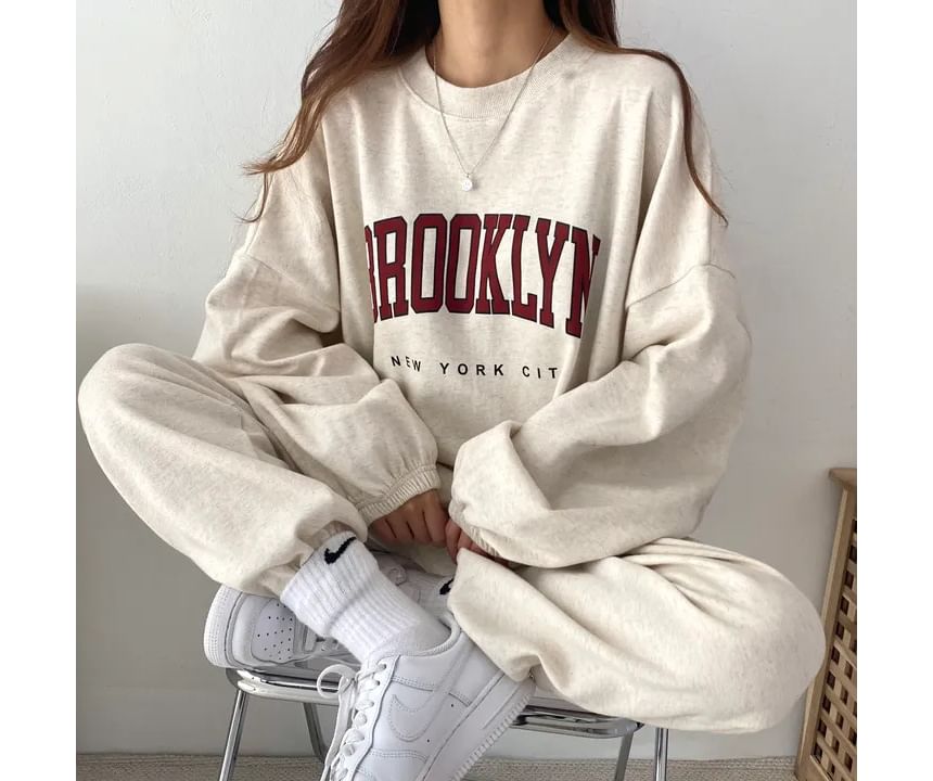 Bolgivy - Set: Sweatshirt met ronde hals en letters + Baggy joggingbroek met trekkoord in de taille