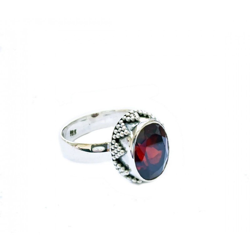 Bague en argent et grenat facetté