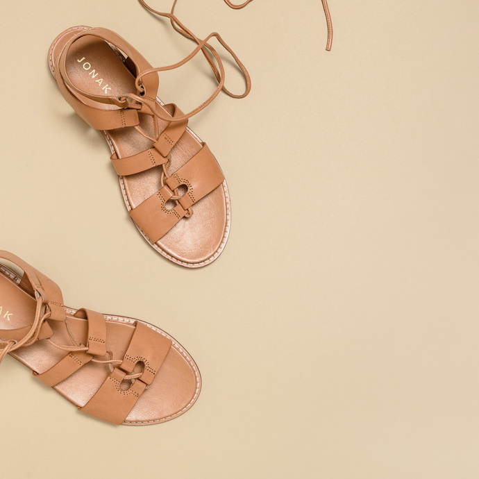 Sandales à empiècements et lacets  en cuir camel