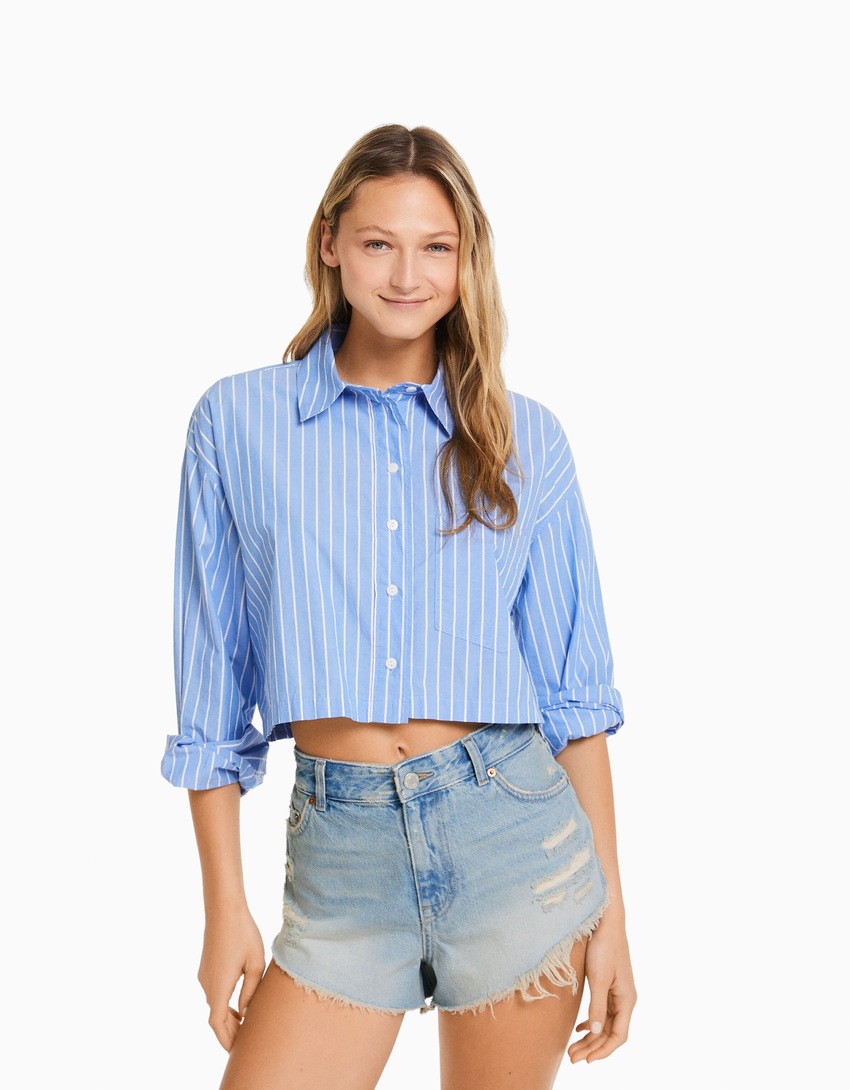 Shorts jeans vintage com rasgos