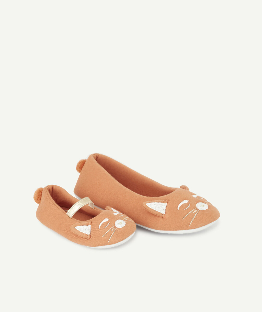 LES CHAUSSONS ORANGE AVEC ANIMATION PANDA