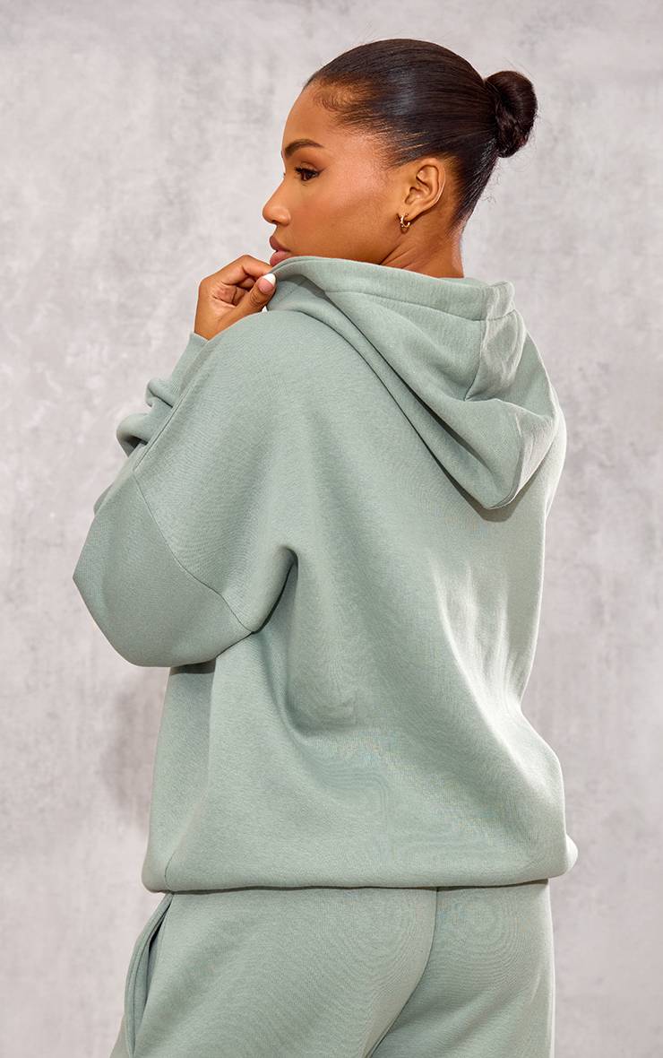 Vert Sauge Sweat À Casynthétiqueche Oversize Prettylittlething Athletics Club Avec Graphique En Relief