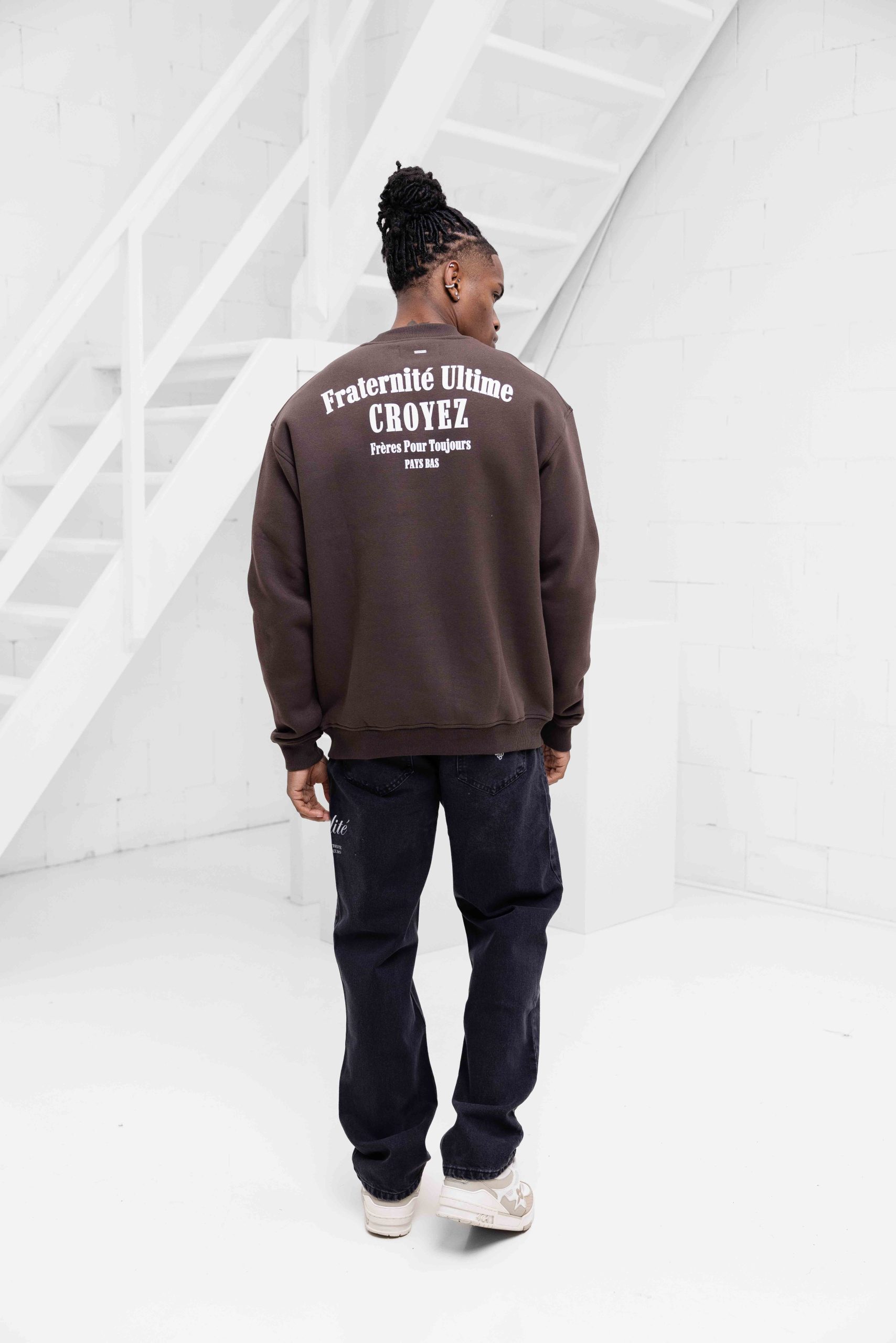 Croyez Fraternité Sweater Heren Bruin
