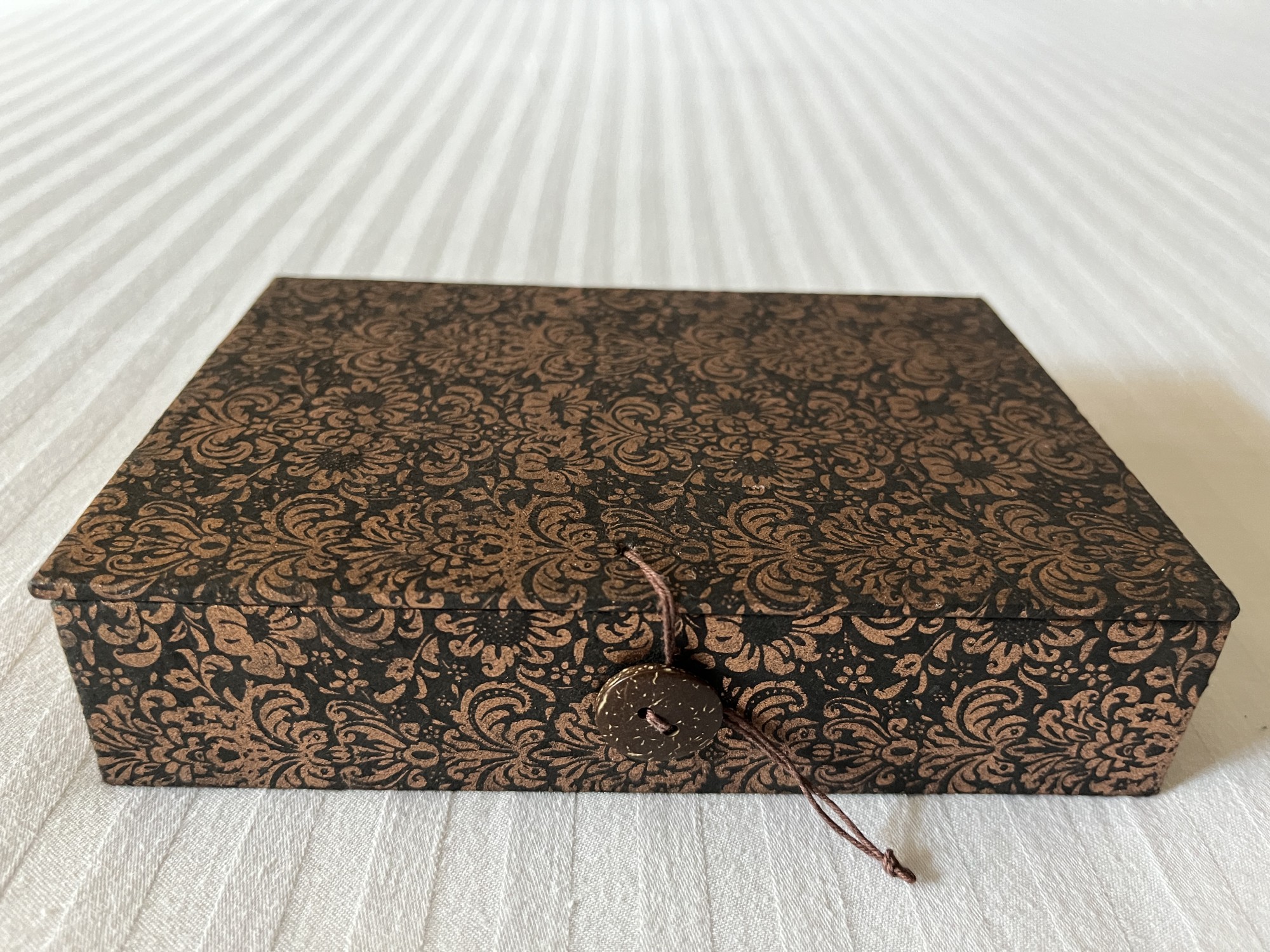 Geschenkbox aus Loktapapier, Brauntöne, B 16 cm, L 11 cm, H 4 cm von fischer's lagerhaus