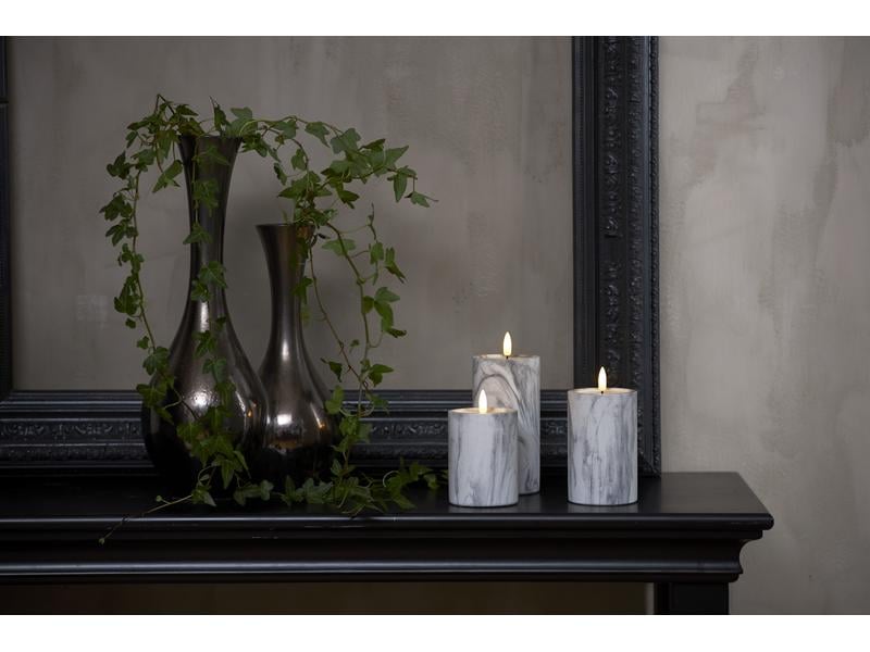 Star Trading LED-Kerze Pillar Flamme Marble Ø 7.5 x 15 cm, LED Kerze mit tanzender Flamme
