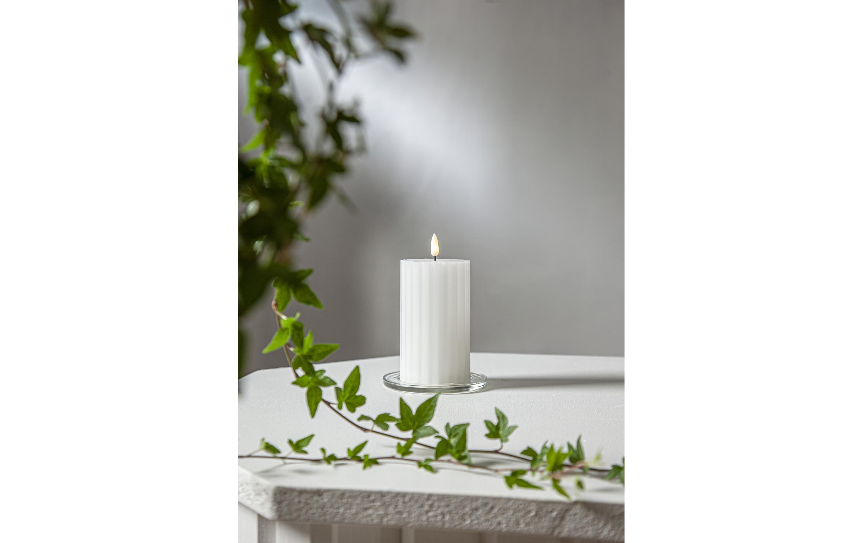 LED-Kerze Pillar Flamme Stripe, Ø 7.5 x 15 cm, WeissKerze aus Wachs mit LED Leuchte